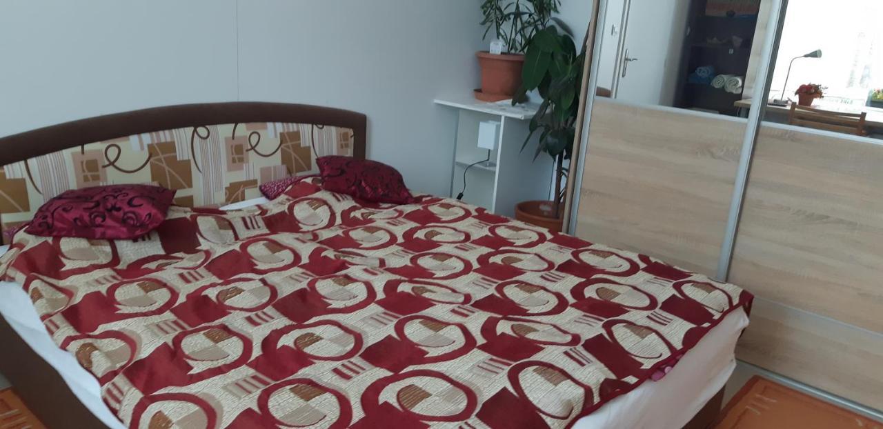 Apartman Yvet Sucany ภายนอก รูปภาพ