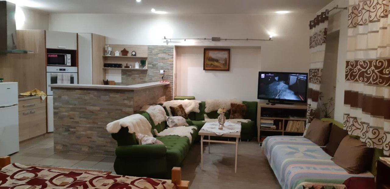 Apartman Yvet Sucany ภายนอก รูปภาพ