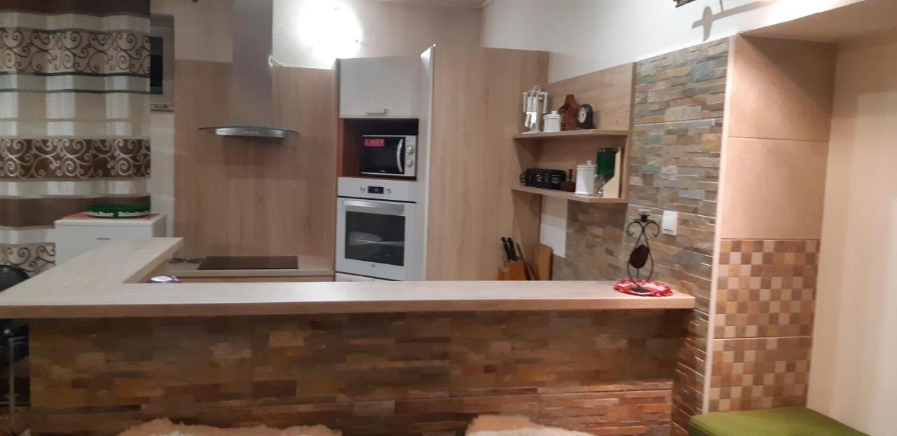 Apartman Yvet Sucany ภายนอก รูปภาพ