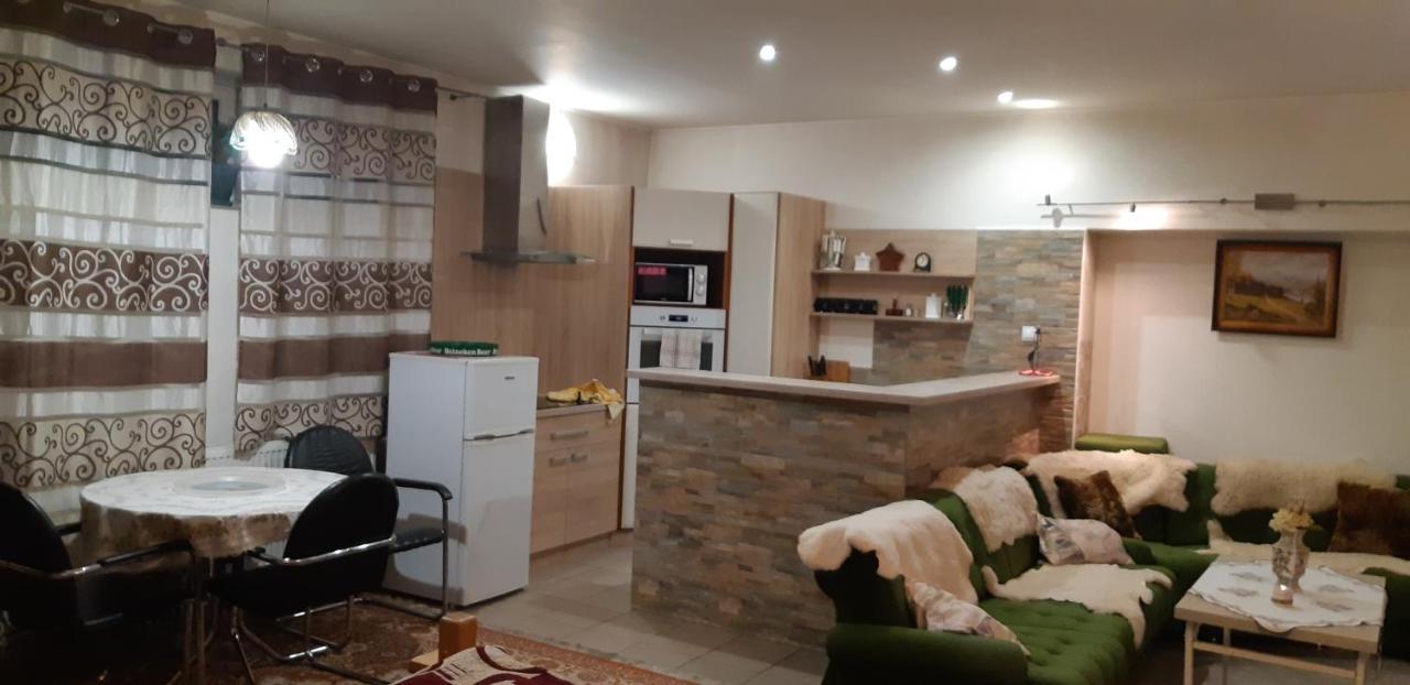 Apartman Yvet Sucany ภายนอก รูปภาพ