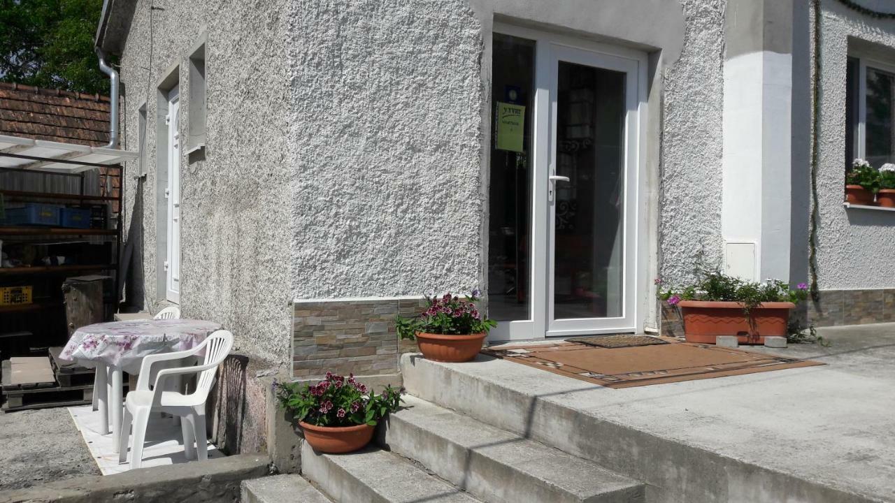 Apartman Yvet Sucany ภายนอก รูปภาพ