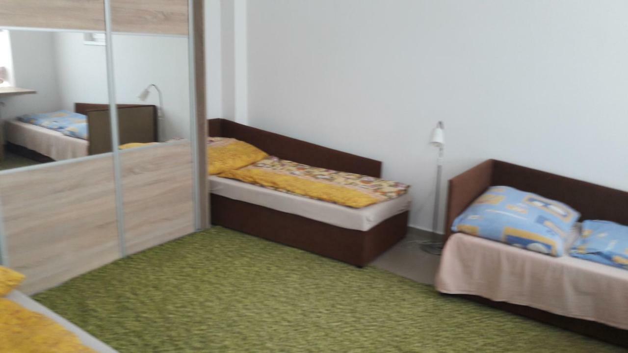 Apartman Yvet Sucany ภายนอก รูปภาพ