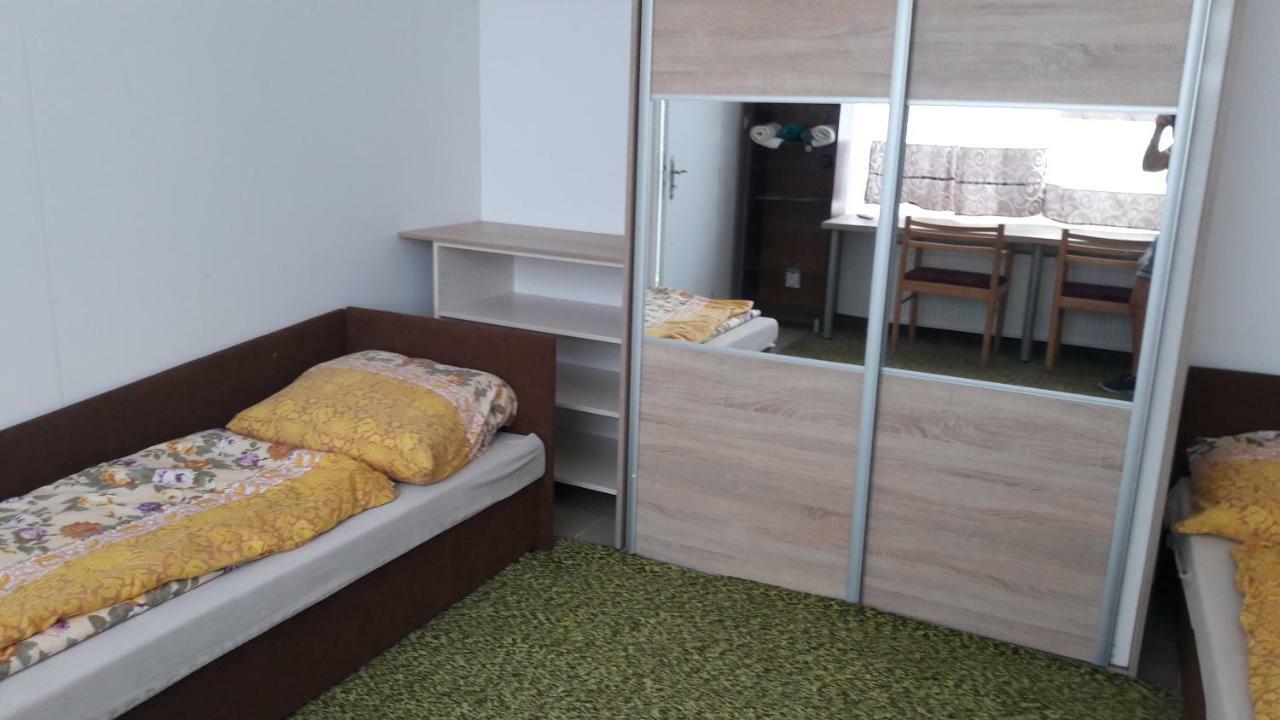 Apartman Yvet Sucany ภายนอก รูปภาพ