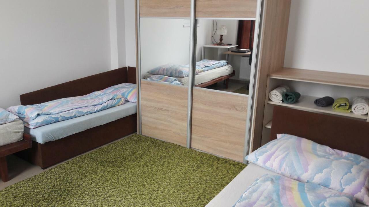 Apartman Yvet Sucany ภายนอก รูปภาพ